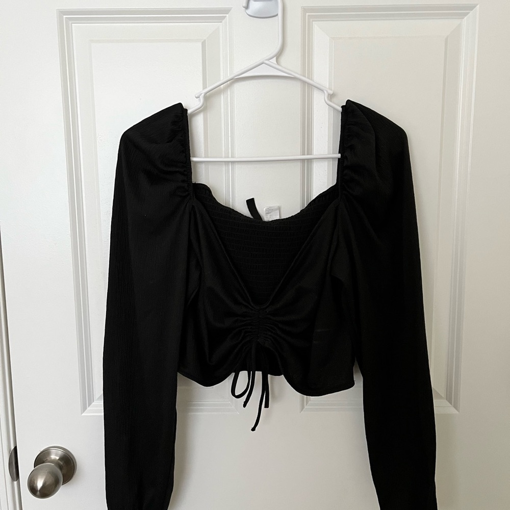 H&M Black Cropped Long Sleeve Top